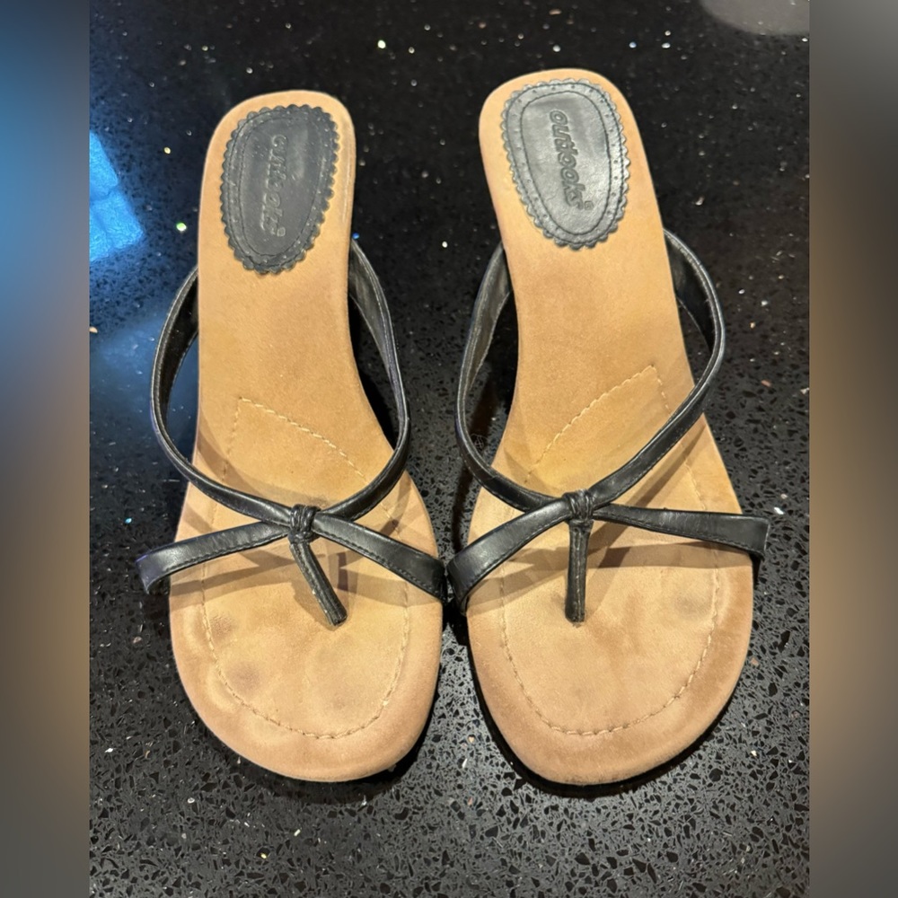 Ladies strapped heels size 8-1/2